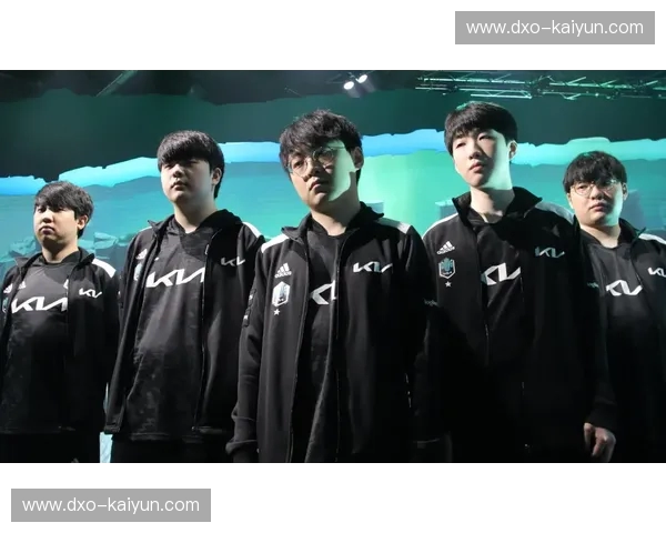 龙虎斗：当中式重拳撞上日式武士道，这场拳赛不只是胜负